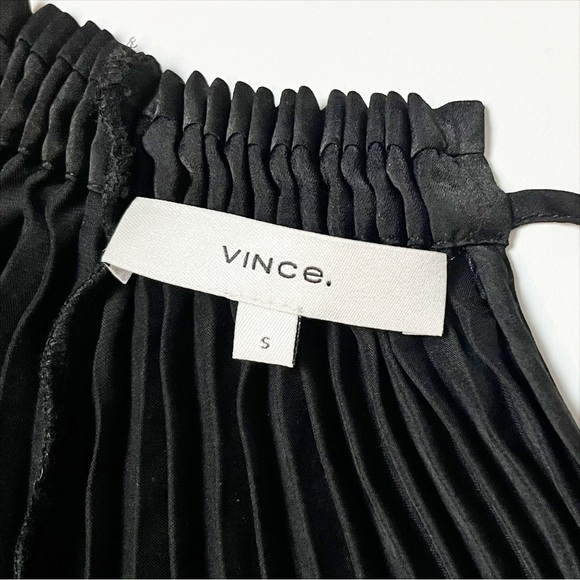 Vince Pleated Smocked Top Small black flowy blouse short sleeve crew office work - Picture 9 of 15